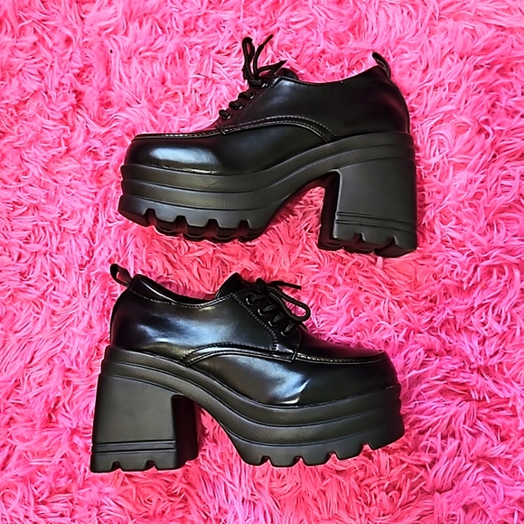 Shoes - NEW Black Platform 90s Booties